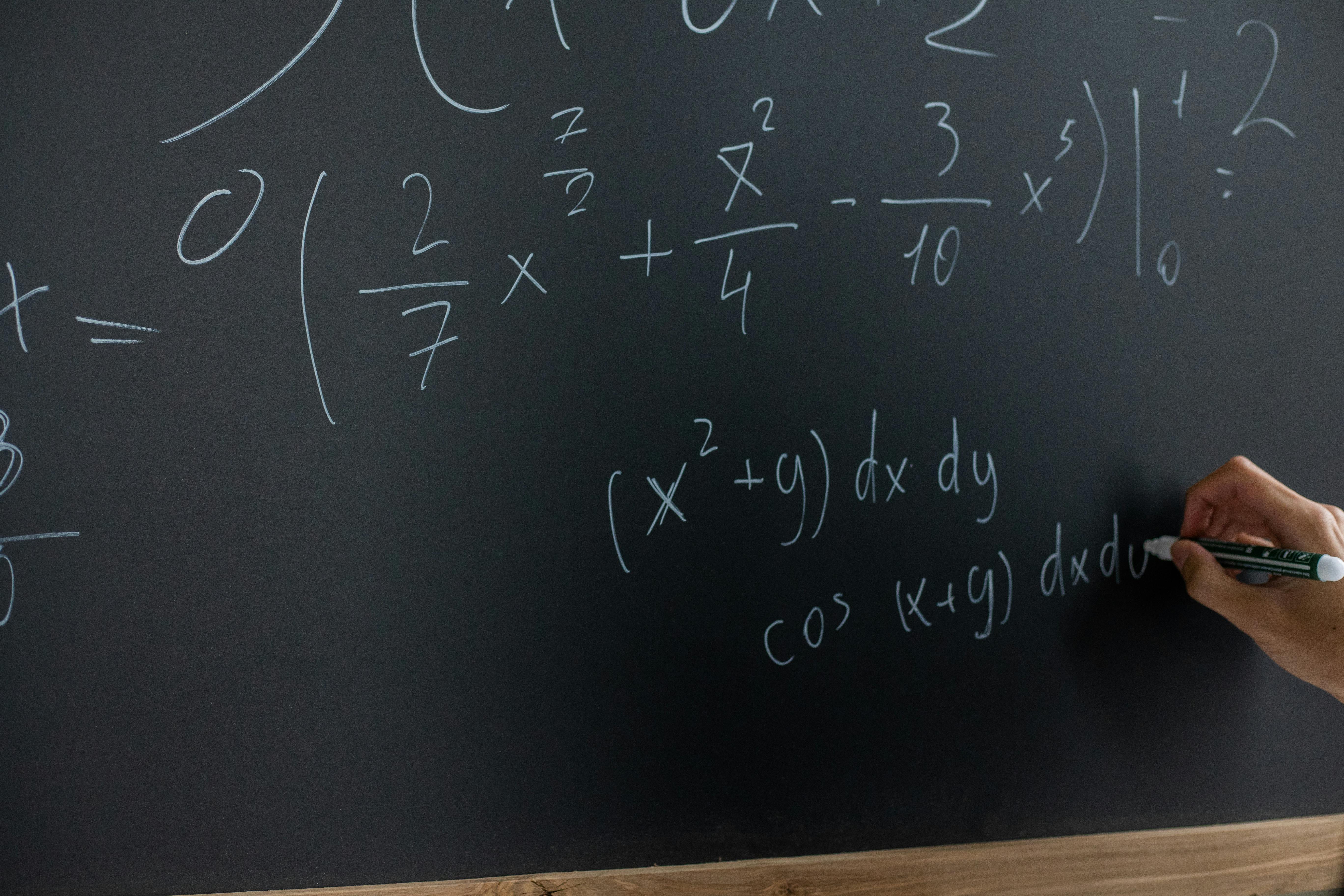 DSE 數學 Maths Cut Off 分數 (2020-2024)